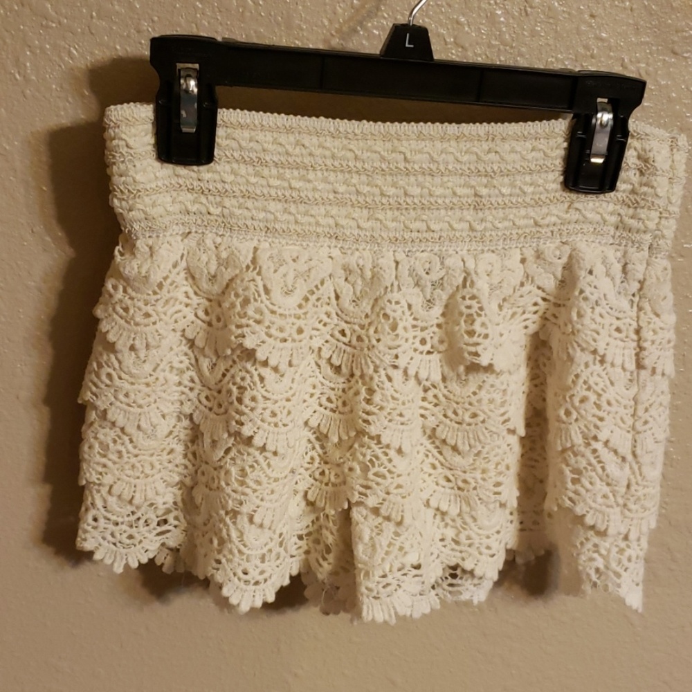 Junior's Cream Lace Shorts